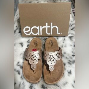NWT Earth Sadie Rose Gold Lazer Cut Sandals